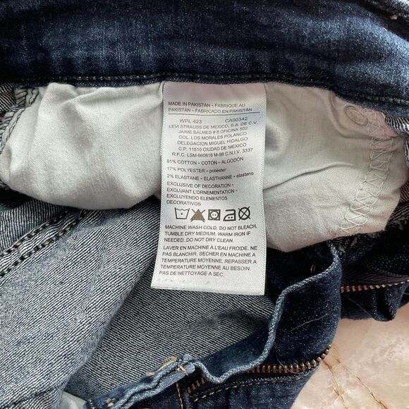 Levi Strauss Signature Curvy Straight Jeans Women's Dark Wash Distressed Raw Hem - Picture 6 of 7